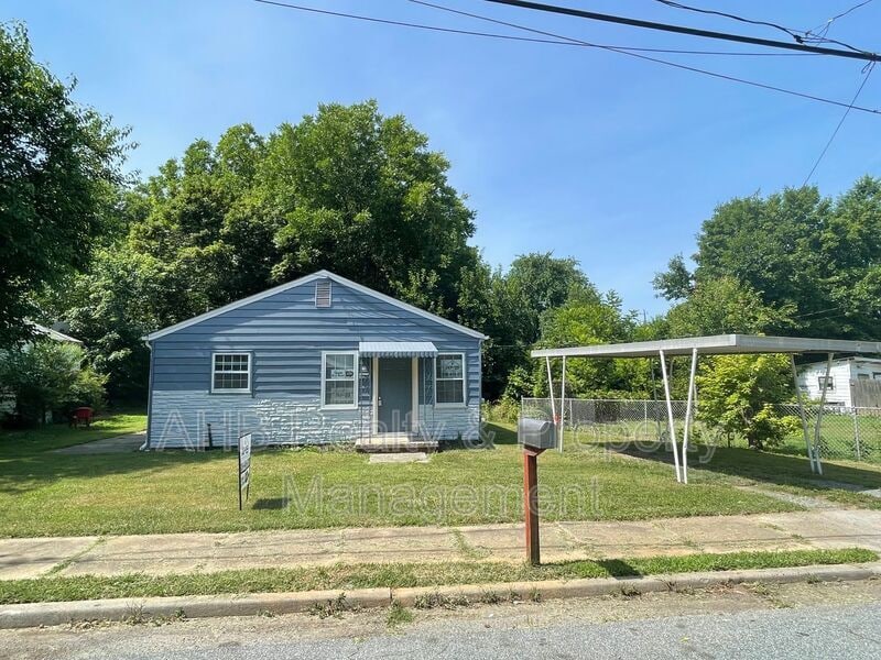 Primary Photo - 712 Staley St