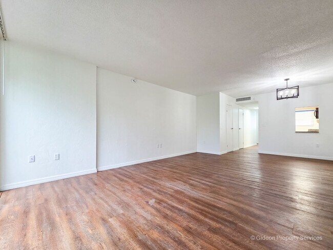 Foto del edificio - 711 SW 75th St