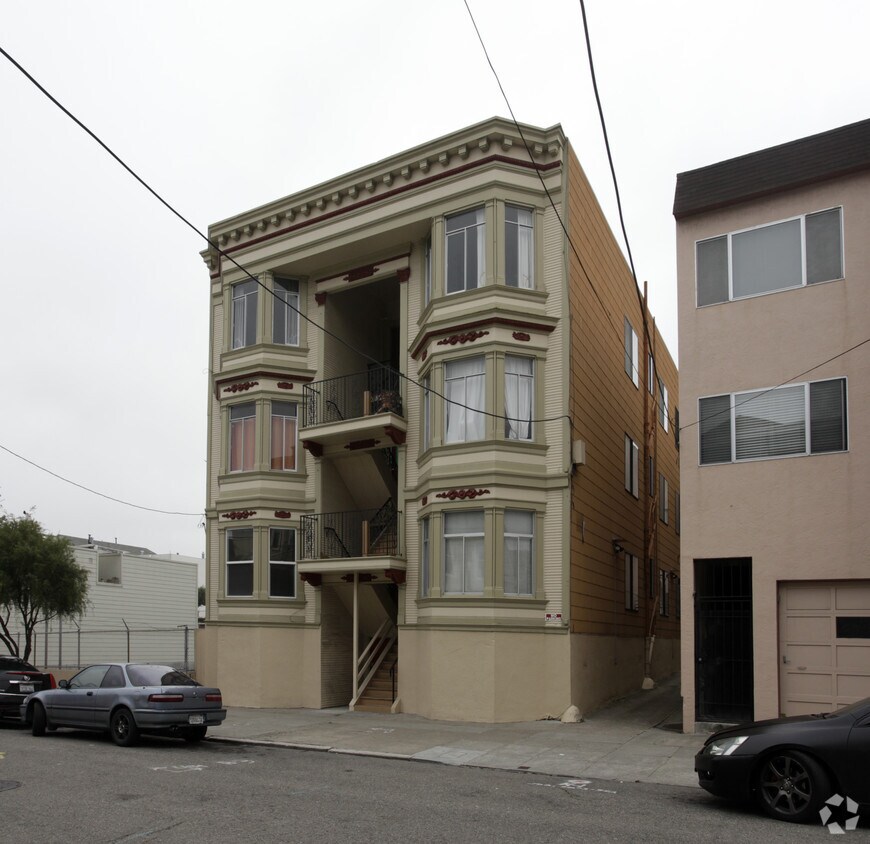 Primary Photo - 137-147 Tiffany Ave