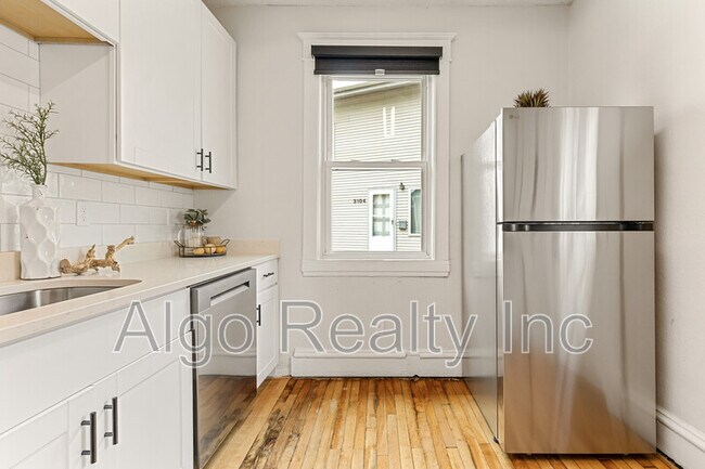 Foto del edificio - 3108 E 37th St