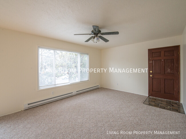 Building Photo - Newly Renovated Duplex With Washer/Dryer