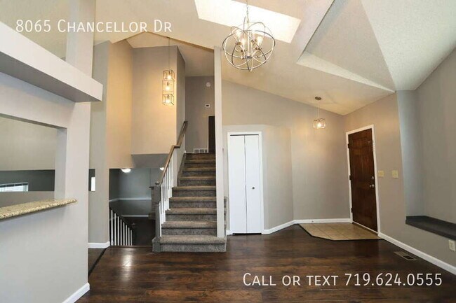 Foto del edificio - 8065 Chancellor Dr