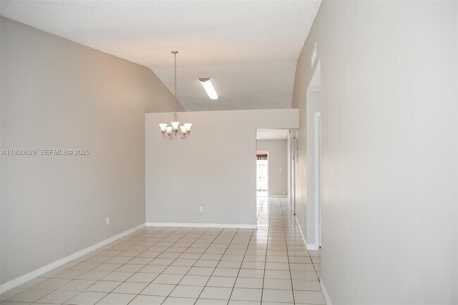 Foto del edificio - 8806 NW 114th Terrace