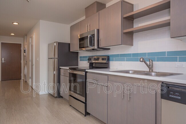 Building Photo - 5885 SW Macadam Avenue APT1103