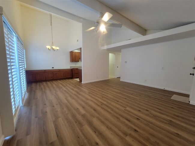 Building Photo - Oxnard Condo