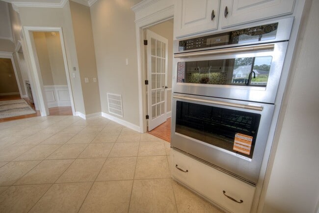 Building Photo - 3771 Waterford Dr