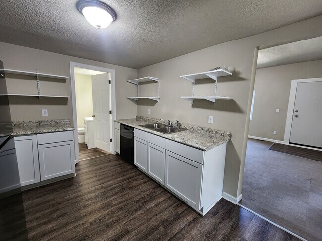 Foto del edificio - 3BR Home with Modern Kitchen in Knoxville, IA