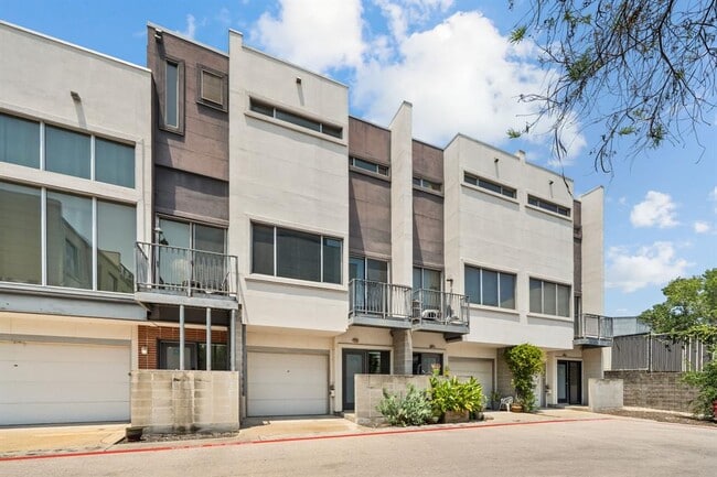 Foto del edificio - 4801 S Congress Ave