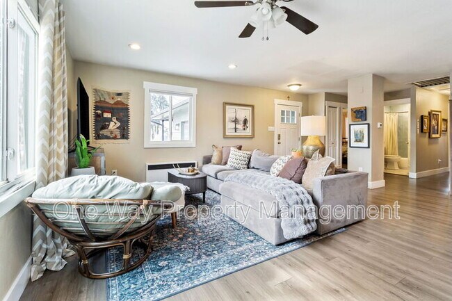 Foto del edificio - 918 Woodbine Dr