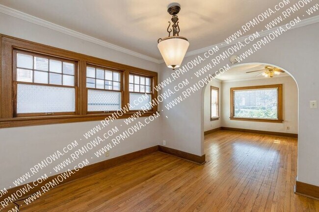 Building Photo - Charming Brick Duplex Near Hubbell Element...