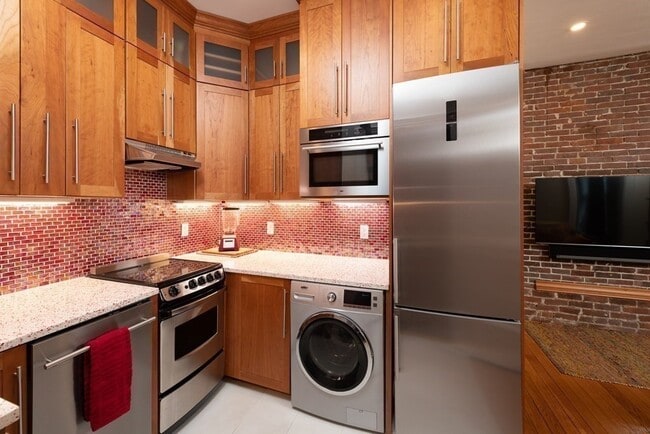 Building Photo - 7 Hereford St