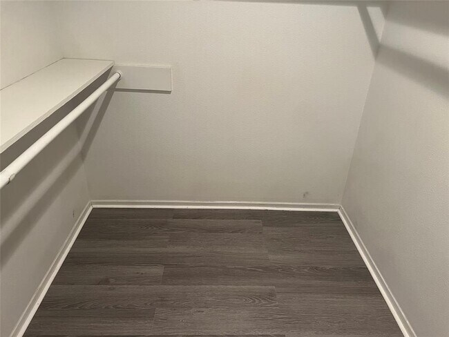 Foto del edificio - 1303 Ashwood Dr