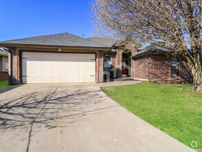 Building Photo - 605 SW 155th Pl