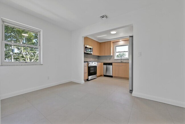 Building Photo - 336 Tremont Ave