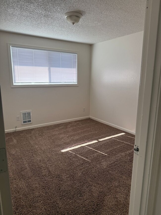 Building Photo - 700 1th SW 1-3