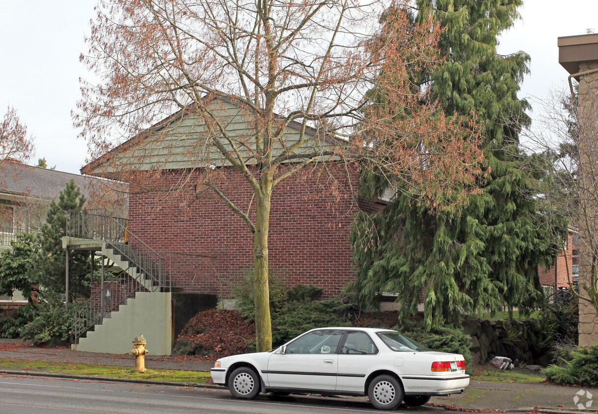 Building Photo - 4022-4028 California Ave