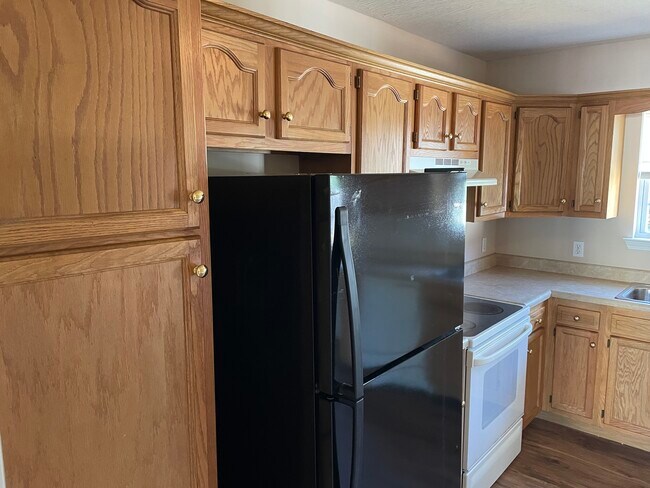 Building Photo - 303 Noble St