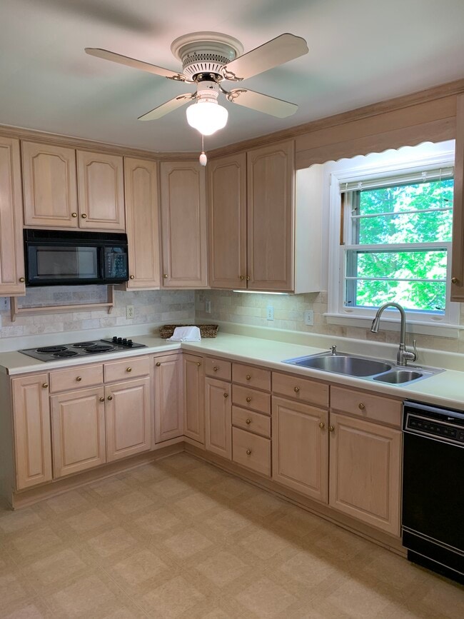 Building Photo - 2009 Mimosa Dr