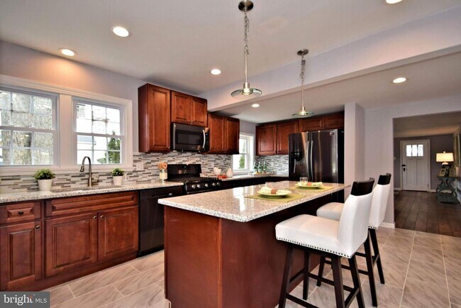 Foto del edificio - 2749 Woodland Ave