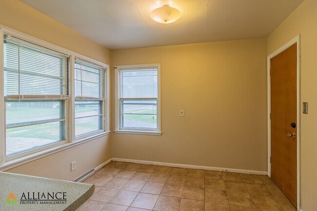 Foto del edificio - 1845 College Heights Rd