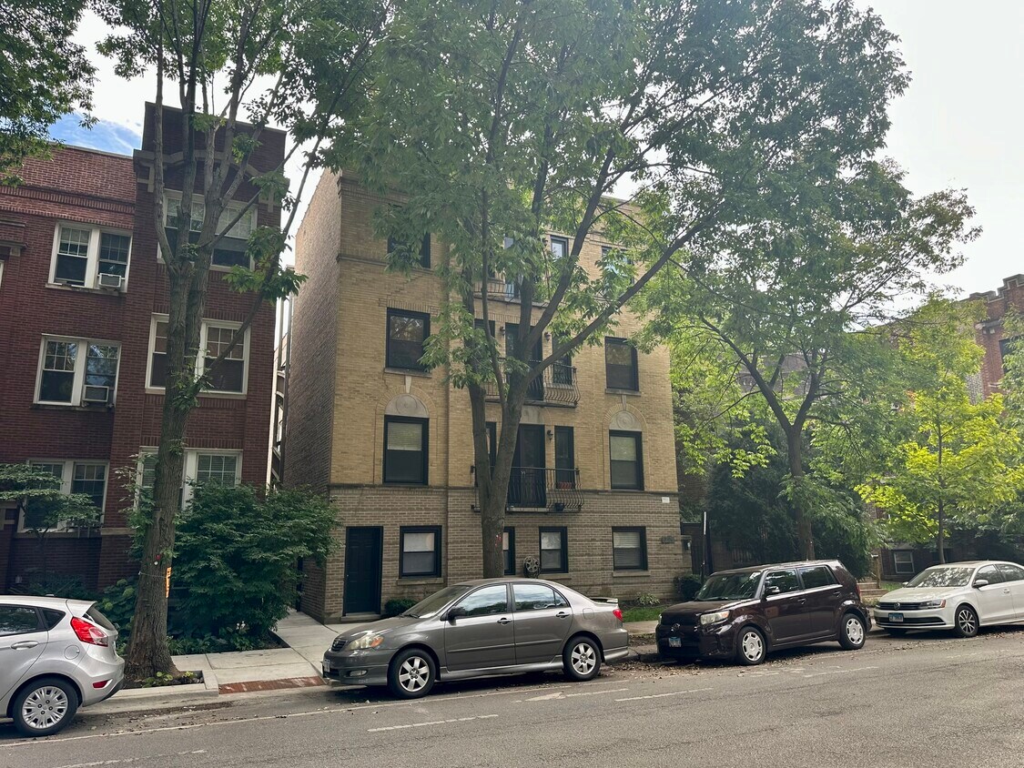 Primary Photo - 6333 N Glenwood Ave