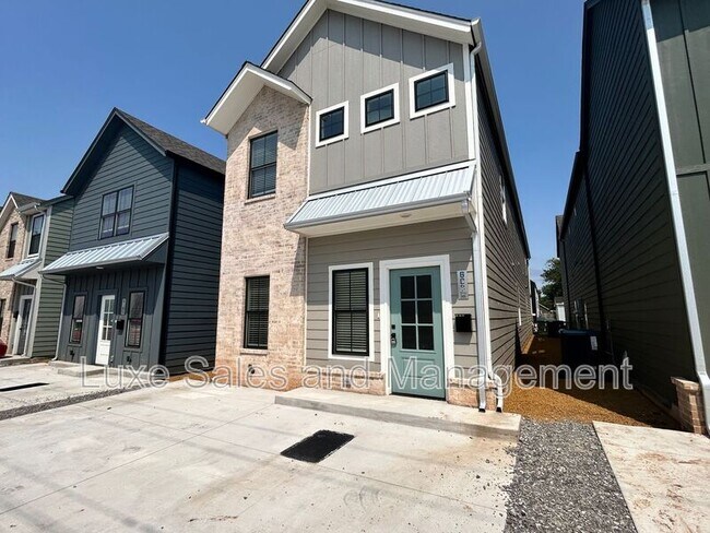 Foto del edificio - 608 W 2nd St