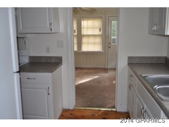 Building Photo - 202 Hillcrest Dr