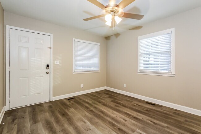Building Photo - 209 Nila Dawn Ave