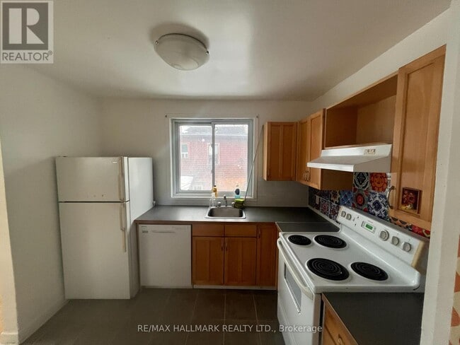 Building Photo - 2 Bellhaven Rd