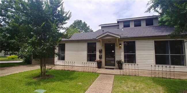 Foto del edificio - 4900 Avenue F