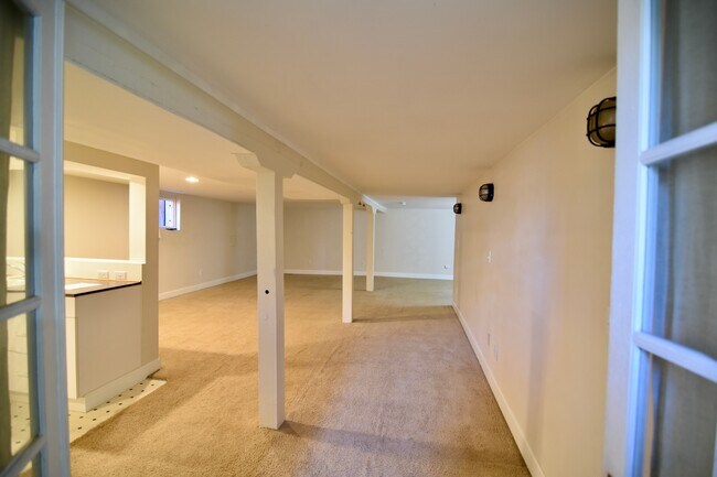 Building Photo - 1615 SE 36th Ave