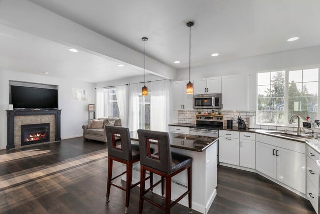 Foto del edificio - 6398 Juanita Cir NE