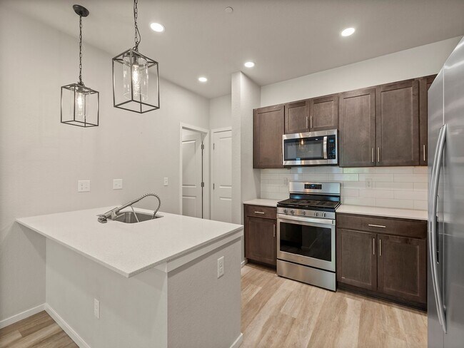 Foto del edificio - Beautiful 3 Bed 2.5 Bath Townhome in North East Fort Collins!