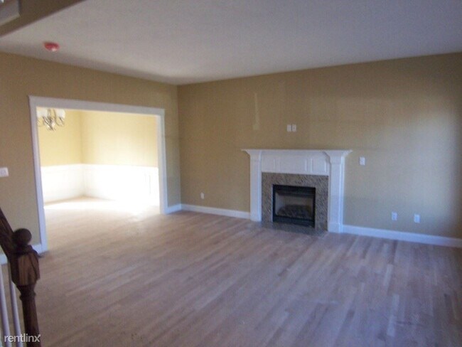 Building Photo - 3 br, 2.5 bath House - 7 Auburn St