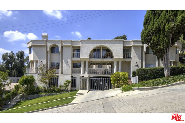 Foto del edificio - 4003 Sunset Dr