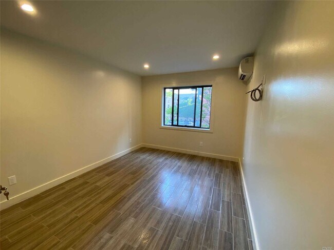 Foto del edificio - 89-14 163rd St
