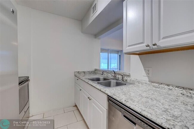 Foto del edificio - 5612 Rock Island Rd