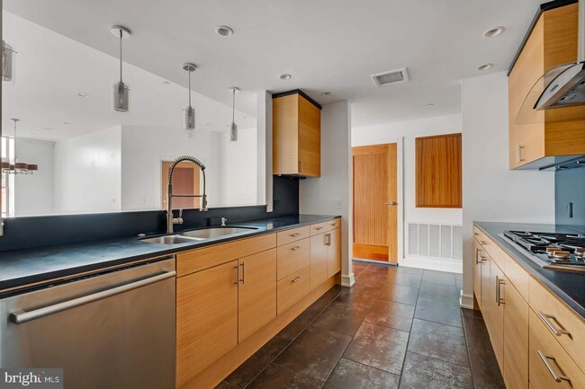 Foto del edificio - 1715 McKean St