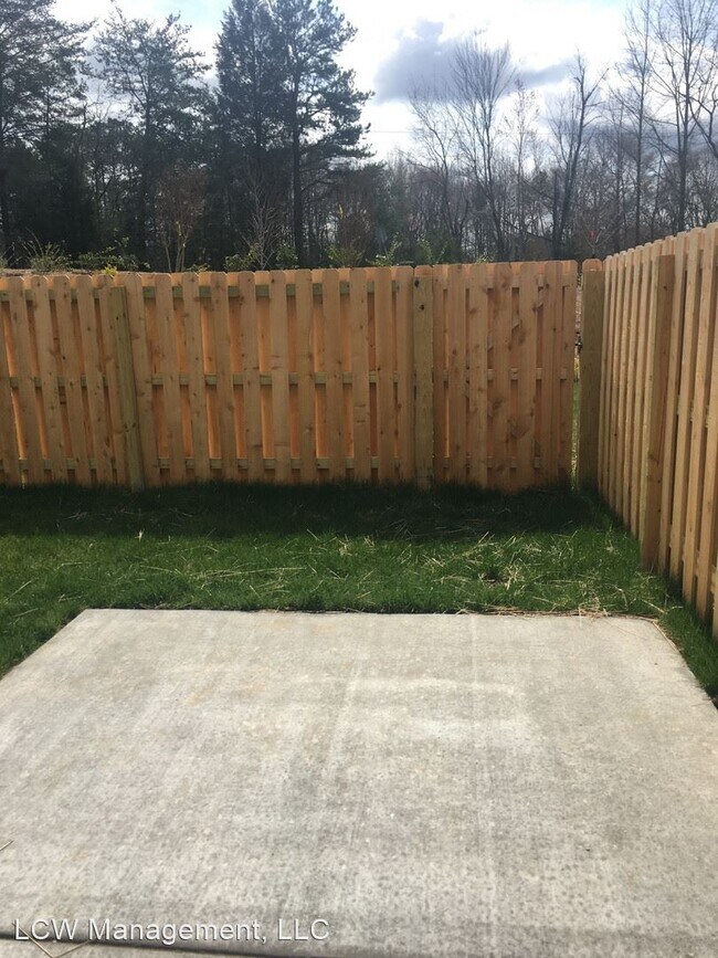Building Photo - 2 br, 2.5 bath House - 1252 United Court L...