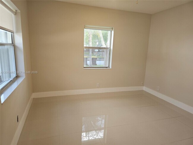 Foto del edificio - 241 NE 1st Terrace