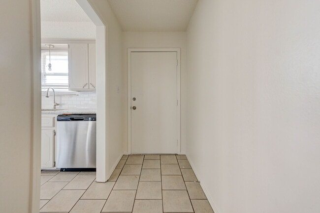 Photo - 1528 Elk Cir House