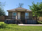 Foto principal - "Charming 3-Bed Home with 2 Full Baths in ...