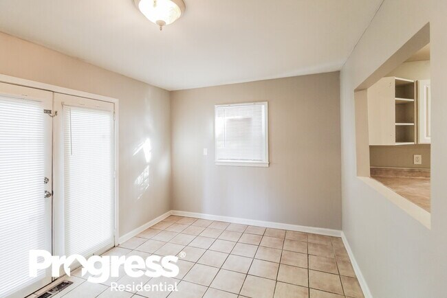 Foto del edificio - 1352 Peachcrest Rd