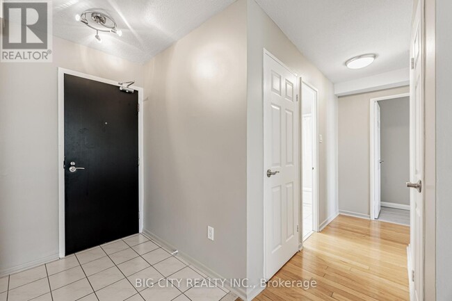 Photo du bâtiment - 2721 Victoria Park Ave