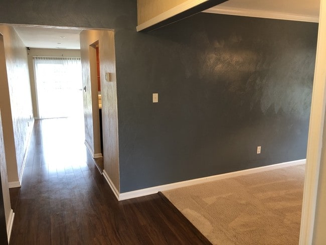 Building Photo - 305 Greenfield Crescent