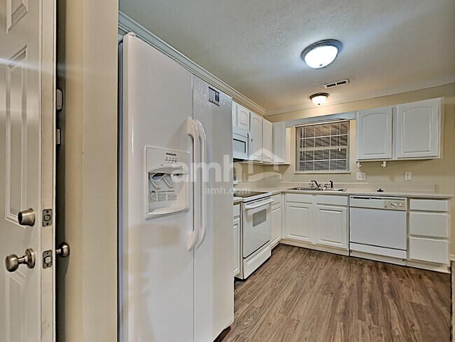 Foto del edificio - 2000 Farmstead Ln
