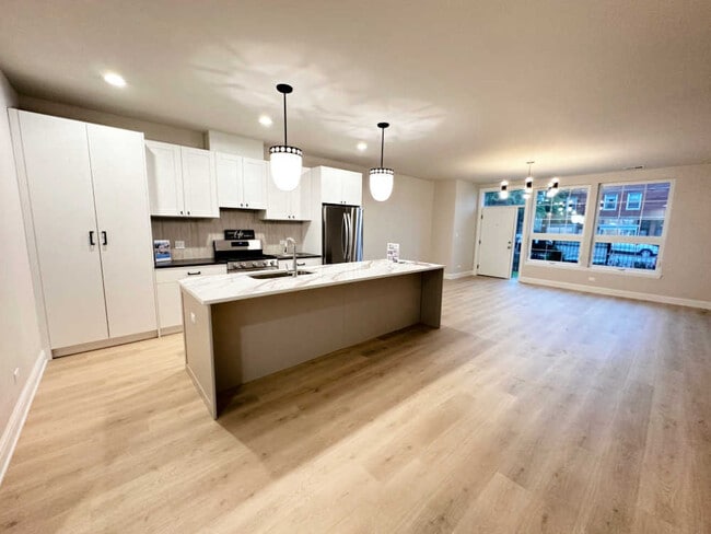 Building Photo - 4315 S Indiana Ave