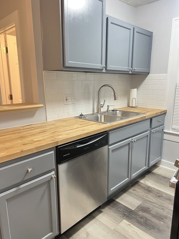 Foto del edificio - 987 Montie Rd