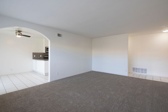 Foto del edificio - 3 BR House with Washer/Dryer Hookups and P...