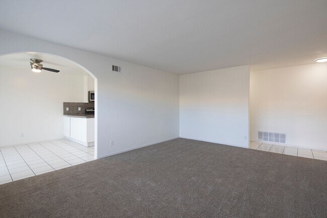 Building Photo - 3 BR House with Washer/Dryer Hookups and P...